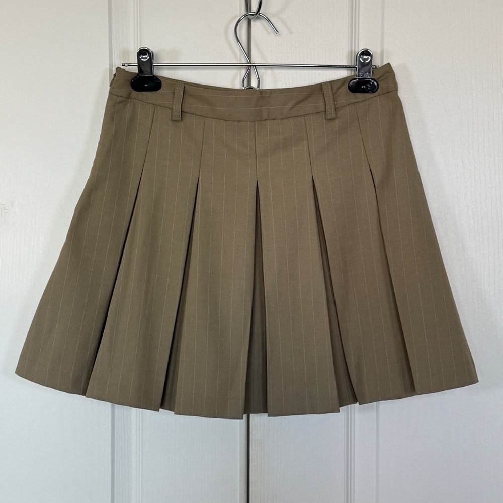 NWOT En Saison Arden Pleated Mini Skirt - Taupe Ecru - Size Medium - Picture 3 of 7